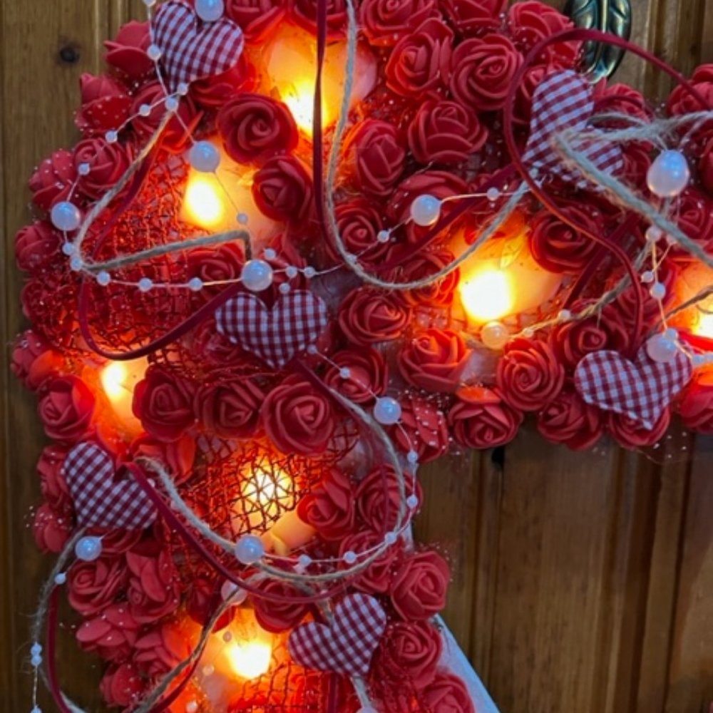 LITE PINK & RED ROSE WOOD HEART WREATH - Picture 3 of 9